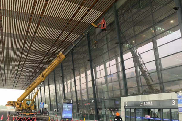 广宁玻璃幕墙维护和保养